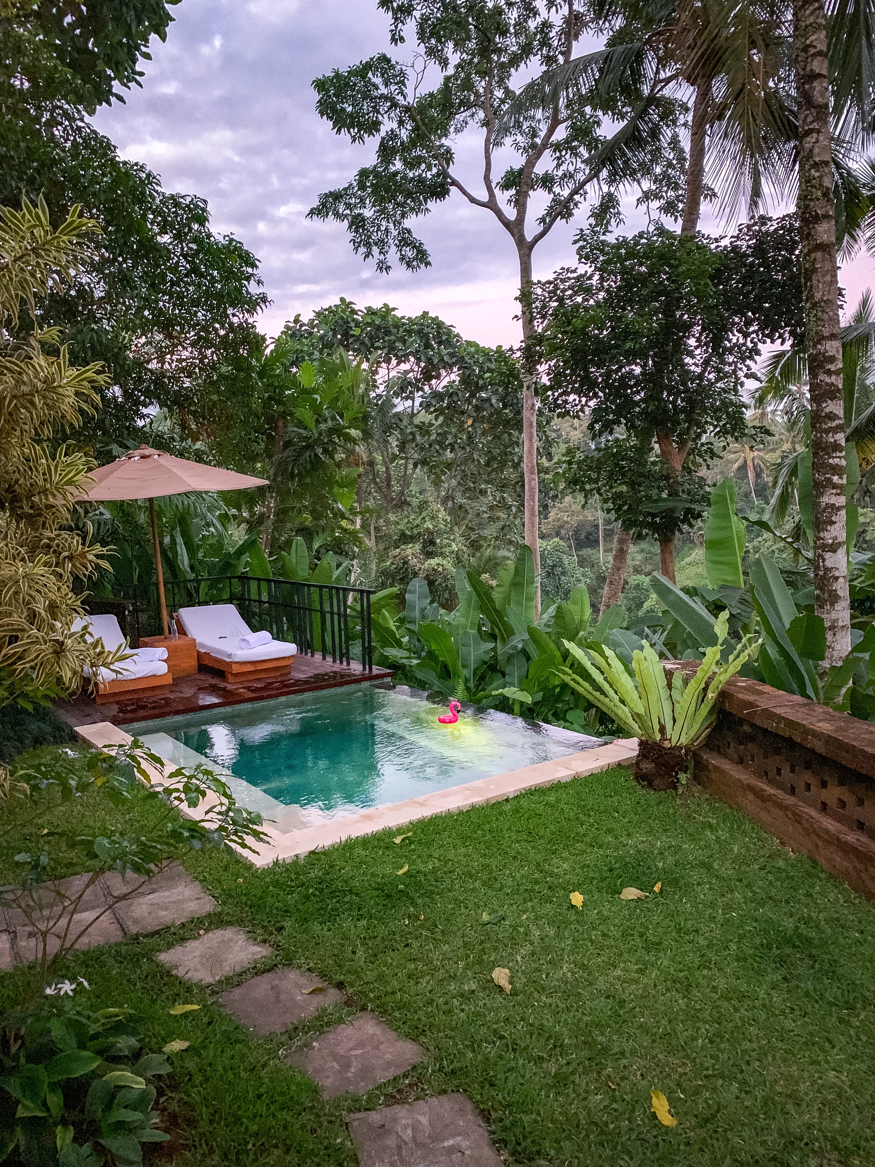 Photo of a backyard at a villa at COMO Uma