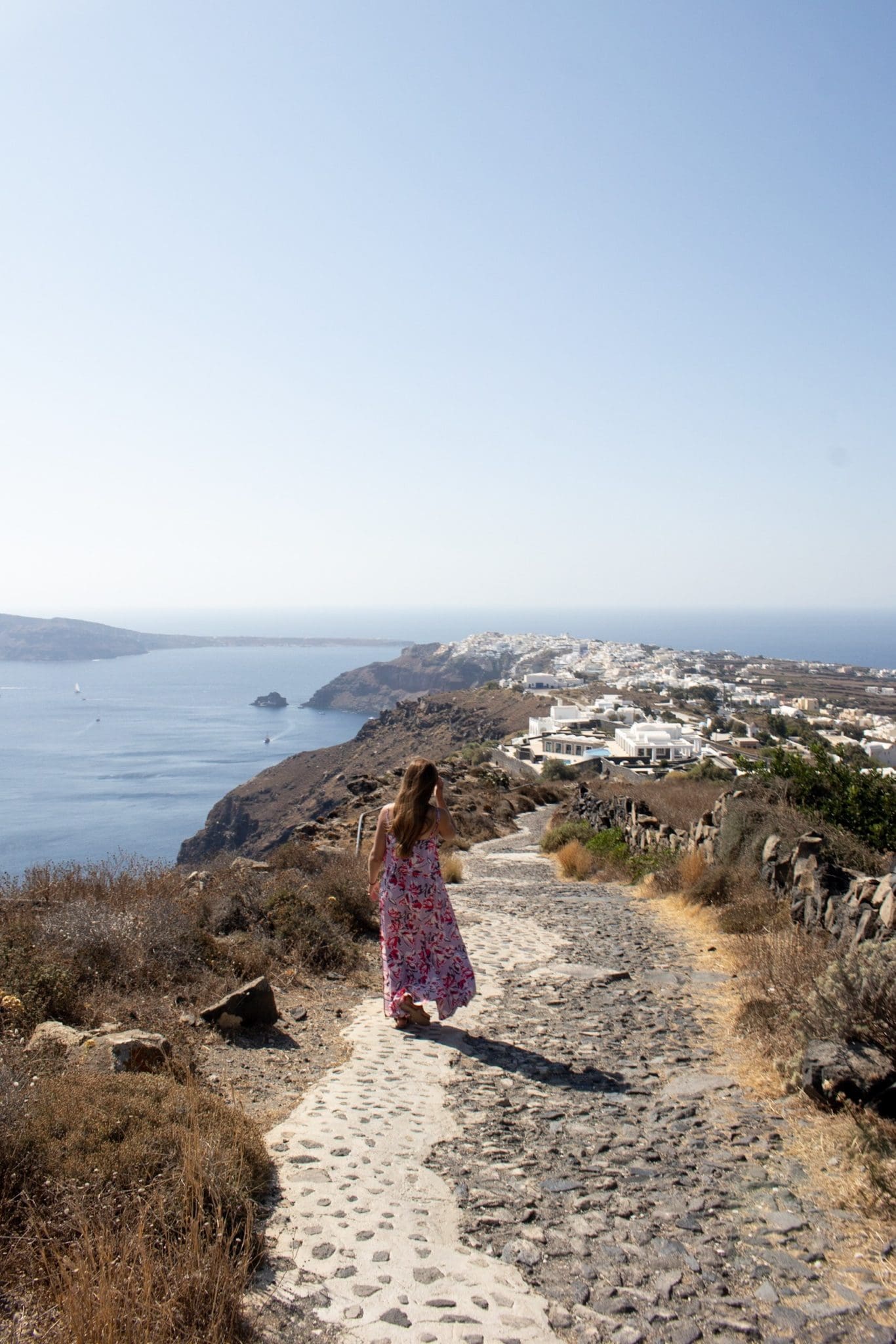 Walking from Fira to Oia in Santorini