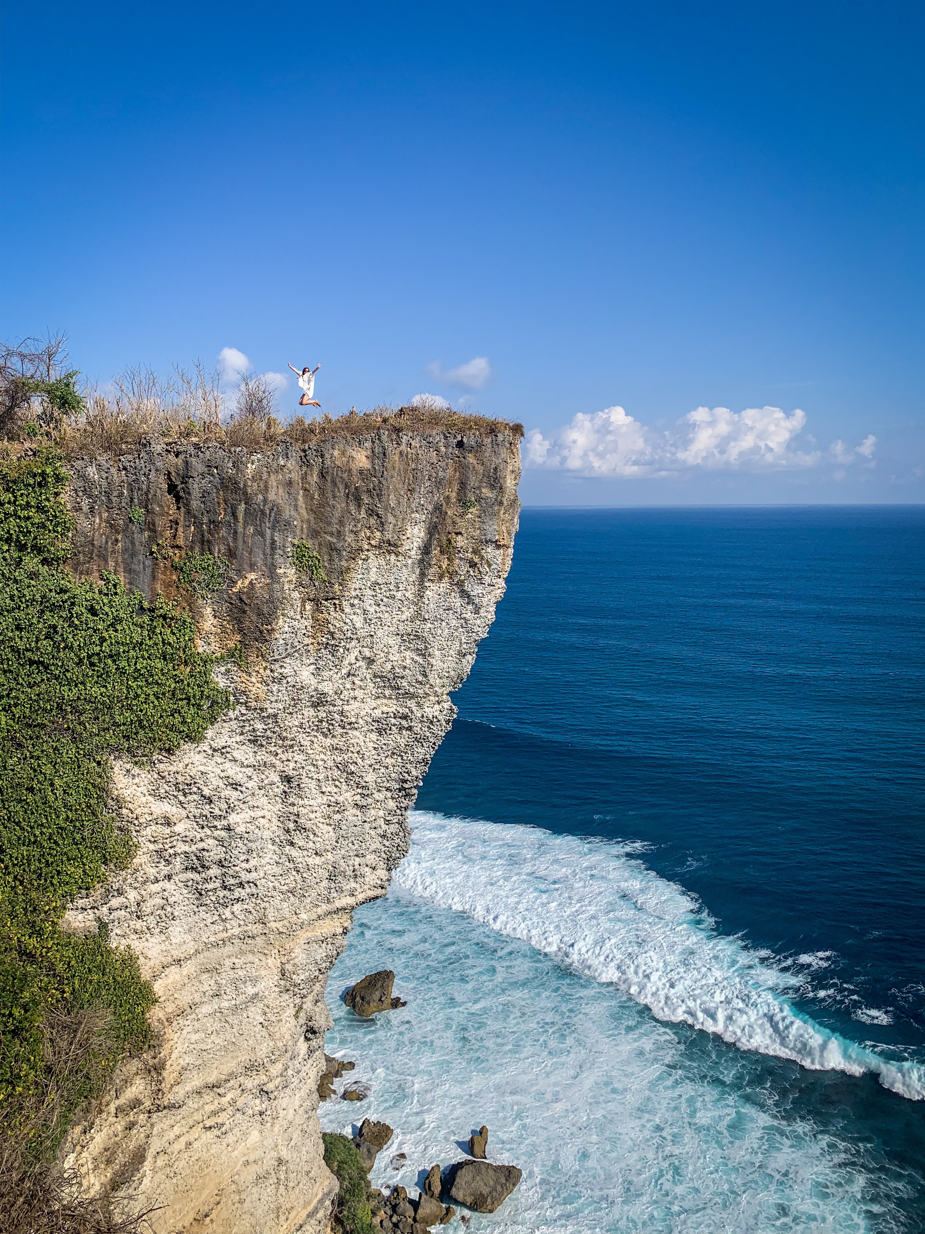 Photo of a cliff in Uluwatu, Indonesia