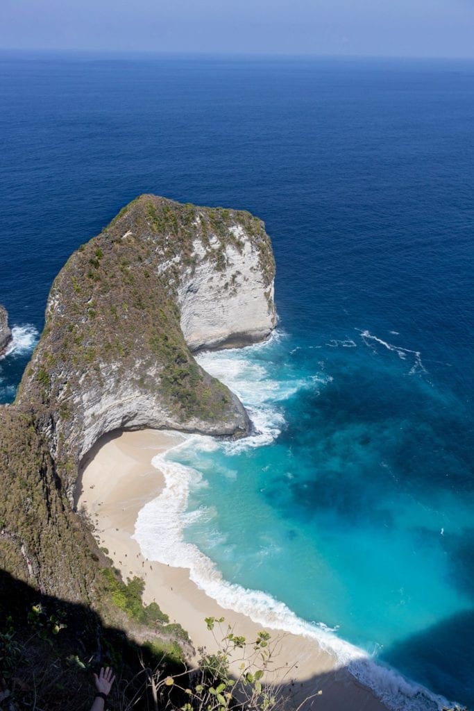 Photo of a beach with piercing blue water in Nusa Penida