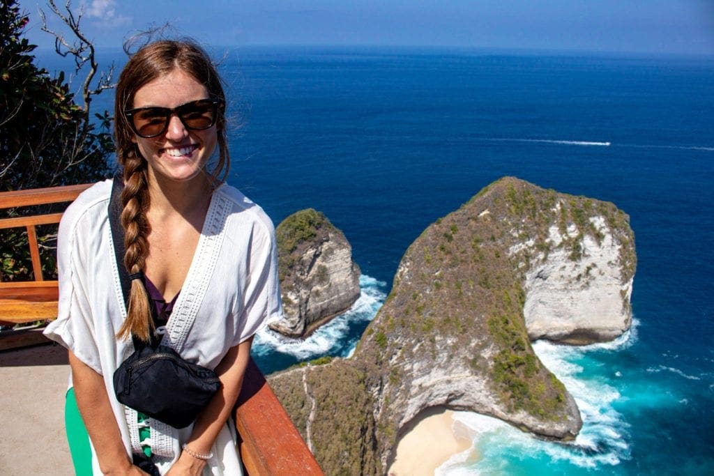 Posing with a view of Kelingking Beach